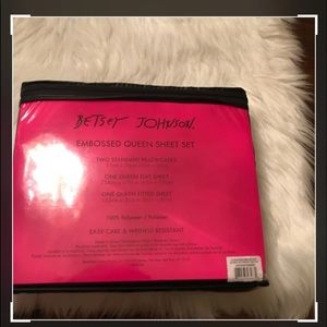 Betsey Johnson Bedding - BETSEY JOHNSON JET BLACK ROSE SHEETS Betsey Johnson Bedding - BETSEY JOHNSON JET BLACK ROSE SHEETS
